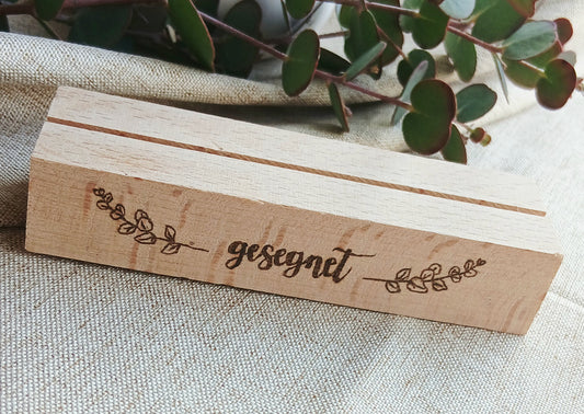 Kartenhalter aus Holz „gesegnet“