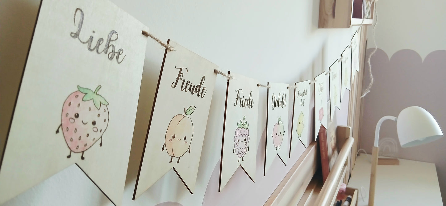 Wimpelkette aus Holz fürs Kinderzimmer I Frucht des Geistes I Galater 5, 22-23