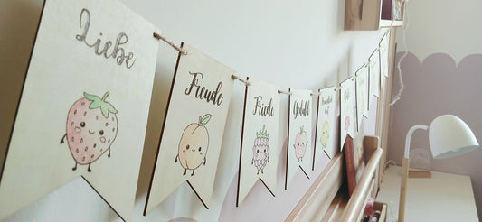 Wimpelkette aus Holz fürs Kinderzimmer I Frucht des Geistes I Galater 5, 22-23