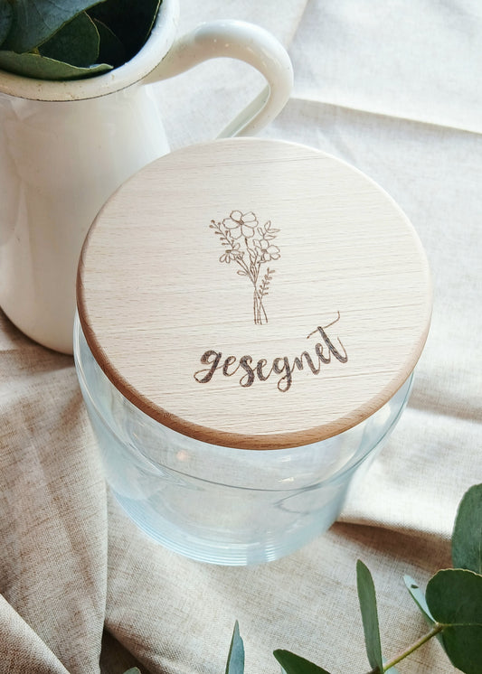 Vorratsglas mit Holzdeckel "gesegnet" + Blumenstrauß
